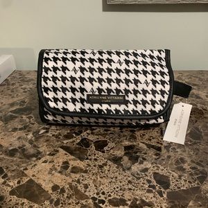 Adrienne Vittadini Makeup bag